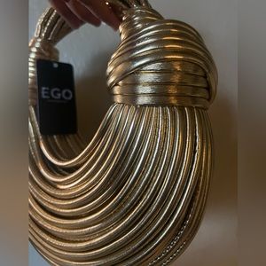 LEIF KNOTTED DETAIL STRAPPY SHOULDER BAG IN GOLD METALLIC FAUX LEATHER